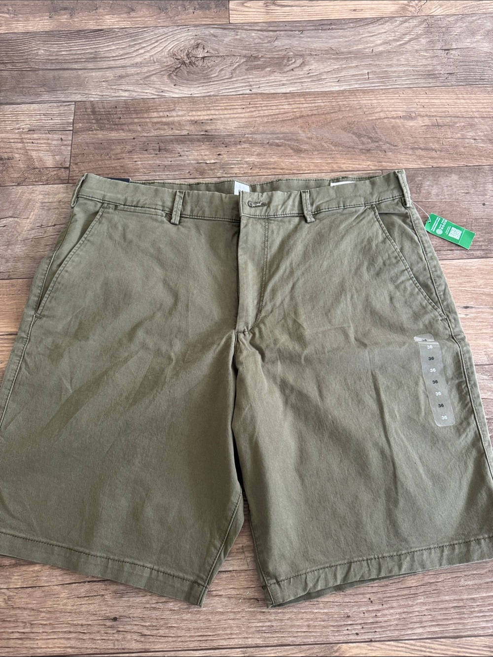 GAP Men's Olive Green Flat-Front Shorts
